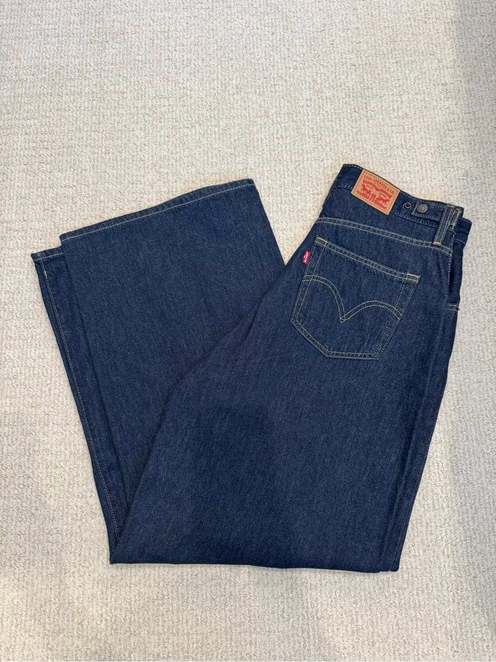 Levi’s cinch baggy jeans in “Reign Of The Rinse - Dark Wash” color size 30 - Picture 2 of 4